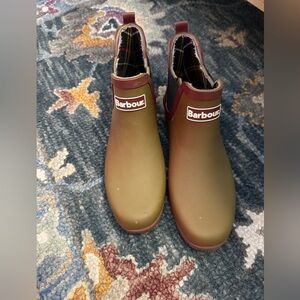 Barbour Olive and Burgundy Winter Boots